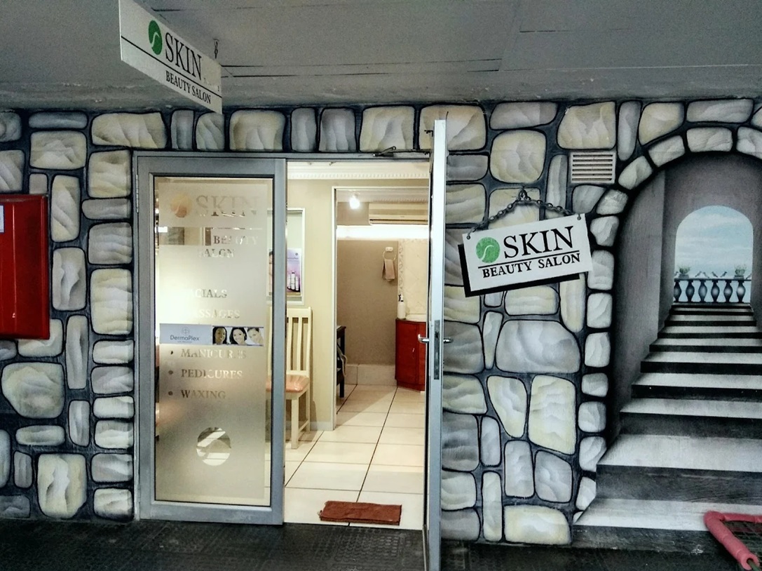 Salon Entrance